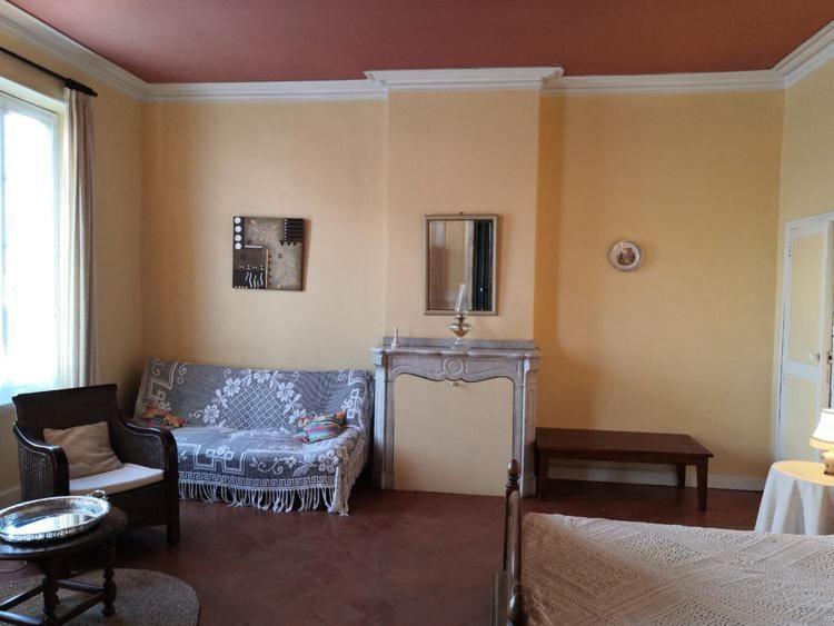 Les Volets Bleus Bed & Breakfast Salleles-d'Aude Ngoại thất bức ảnh