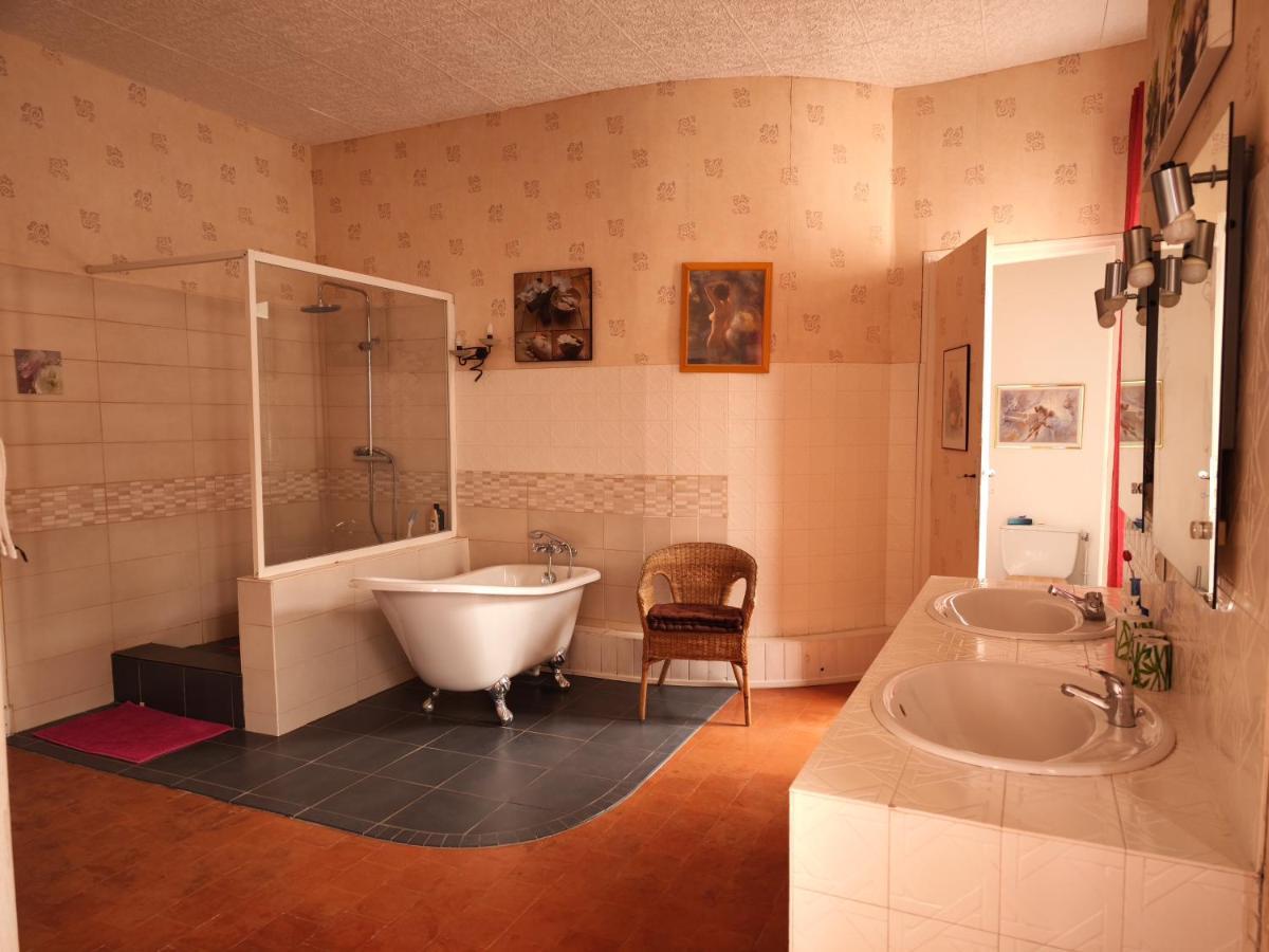 Les Volets Bleus Bed & Breakfast Salleles-d'Aude Ngoại thất bức ảnh