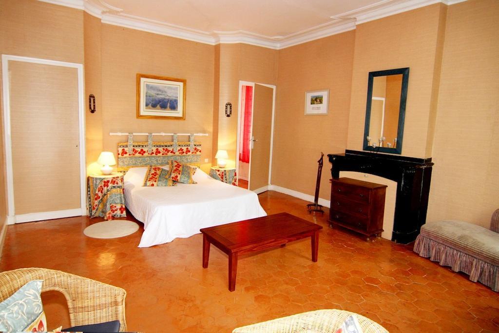 Les Volets Bleus Bed & Breakfast Salleles-d'Aude Phòng bức ảnh