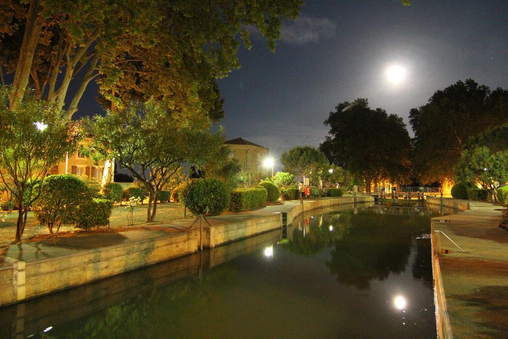 Les Volets Bleus Bed & Breakfast Salleles-d'Aude Ngoại thất bức ảnh